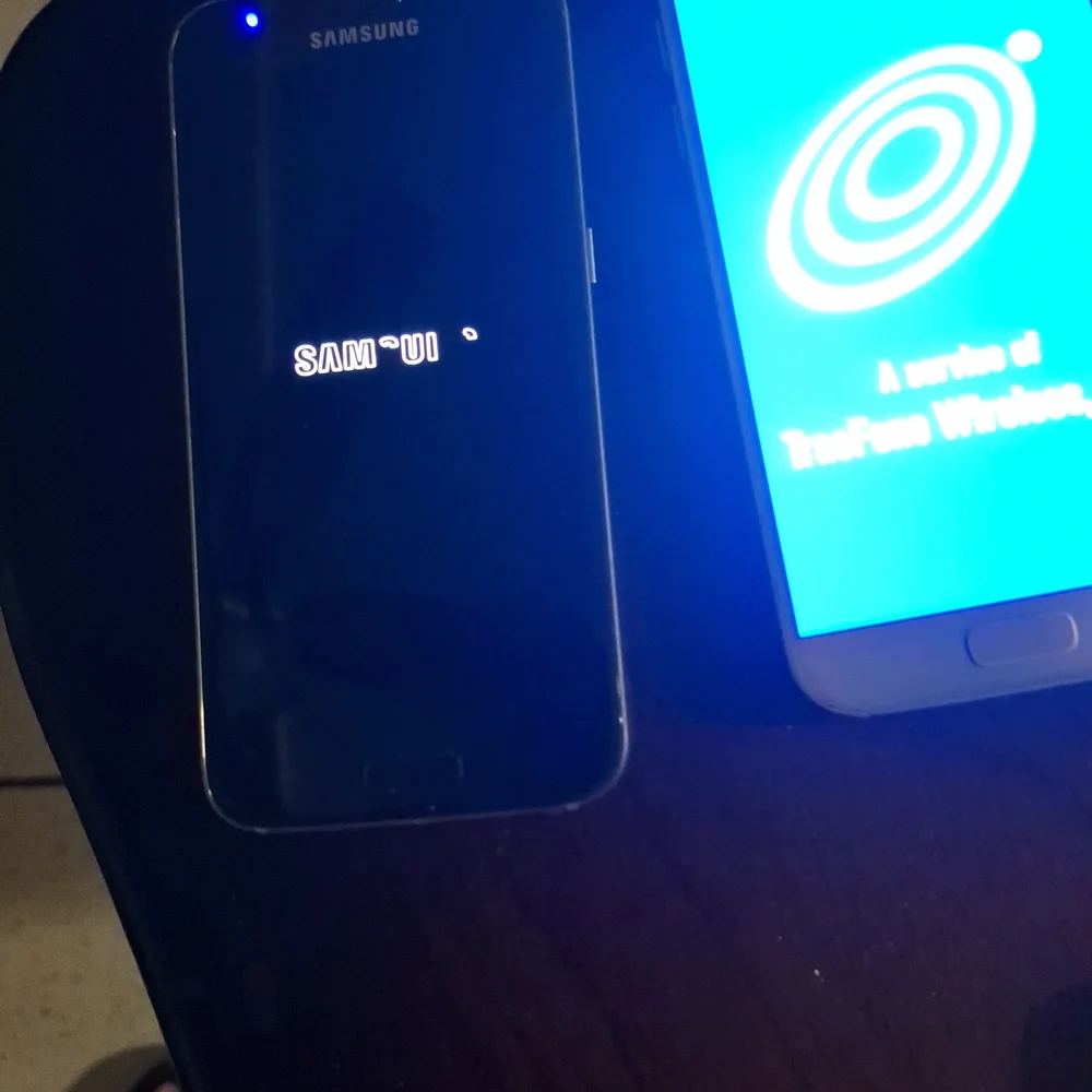Samsung Galaxy S7 Black & GOLD Smartphone